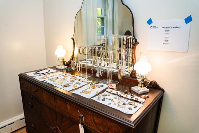 Senior Move Management and Estate Sale Services Serving East Denver, Park Hill, and Commerce City 